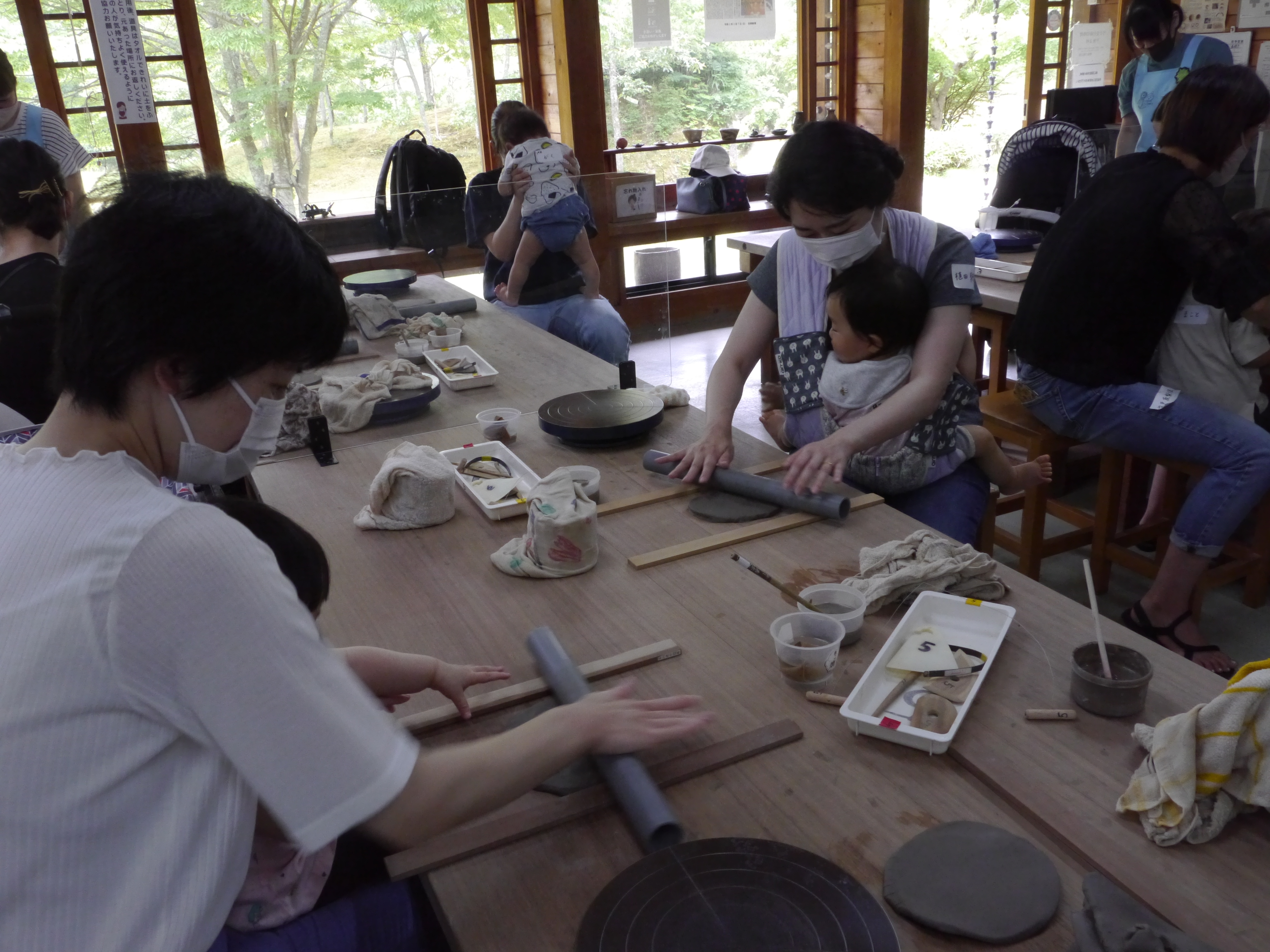 親子で楽しく製作中