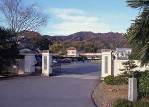 日星高等学校正門の写真