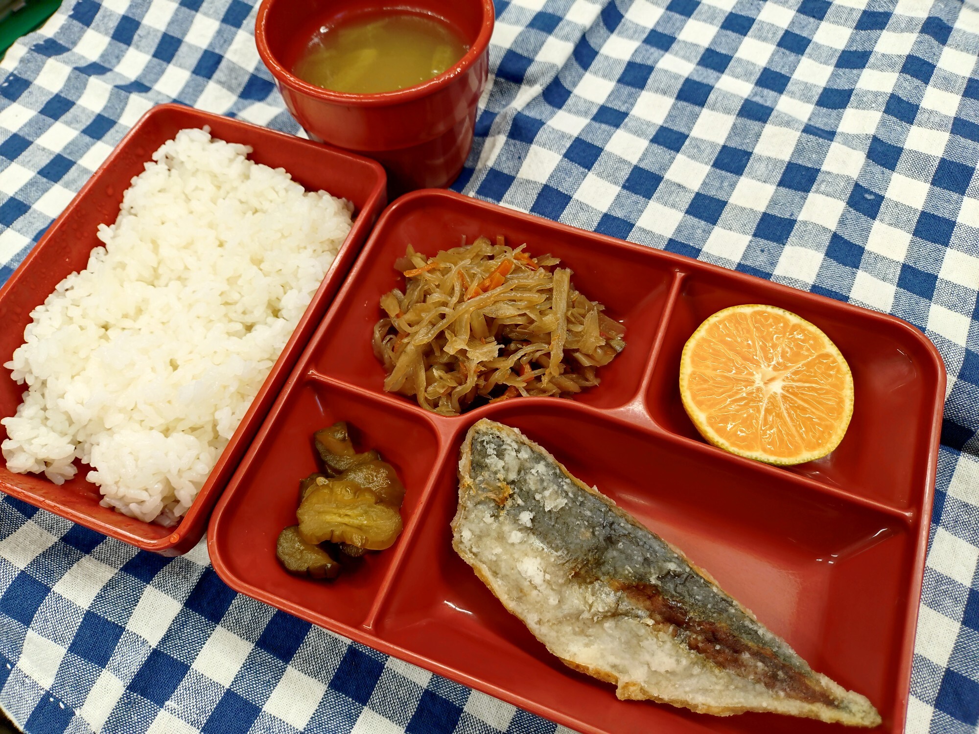 10月7日(火)の引き揚げ給食の写真