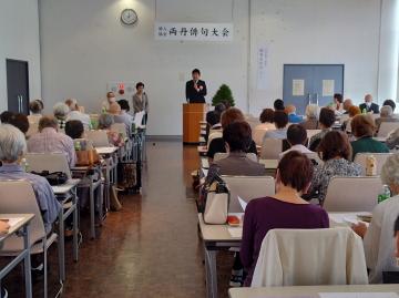 市長が話している写真
