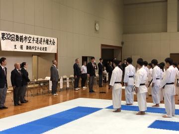 市長が挨拶をしている写真