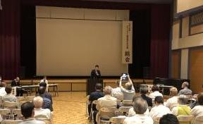 市長が挨拶をしている写真