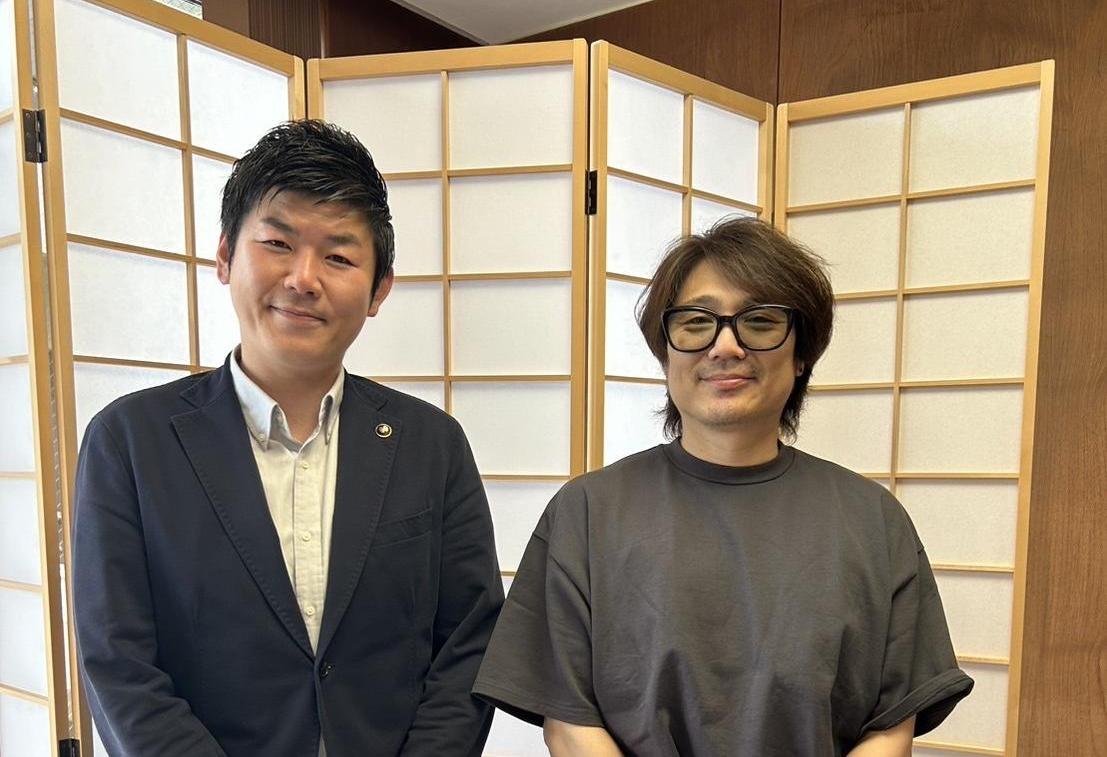記念撮影している様子