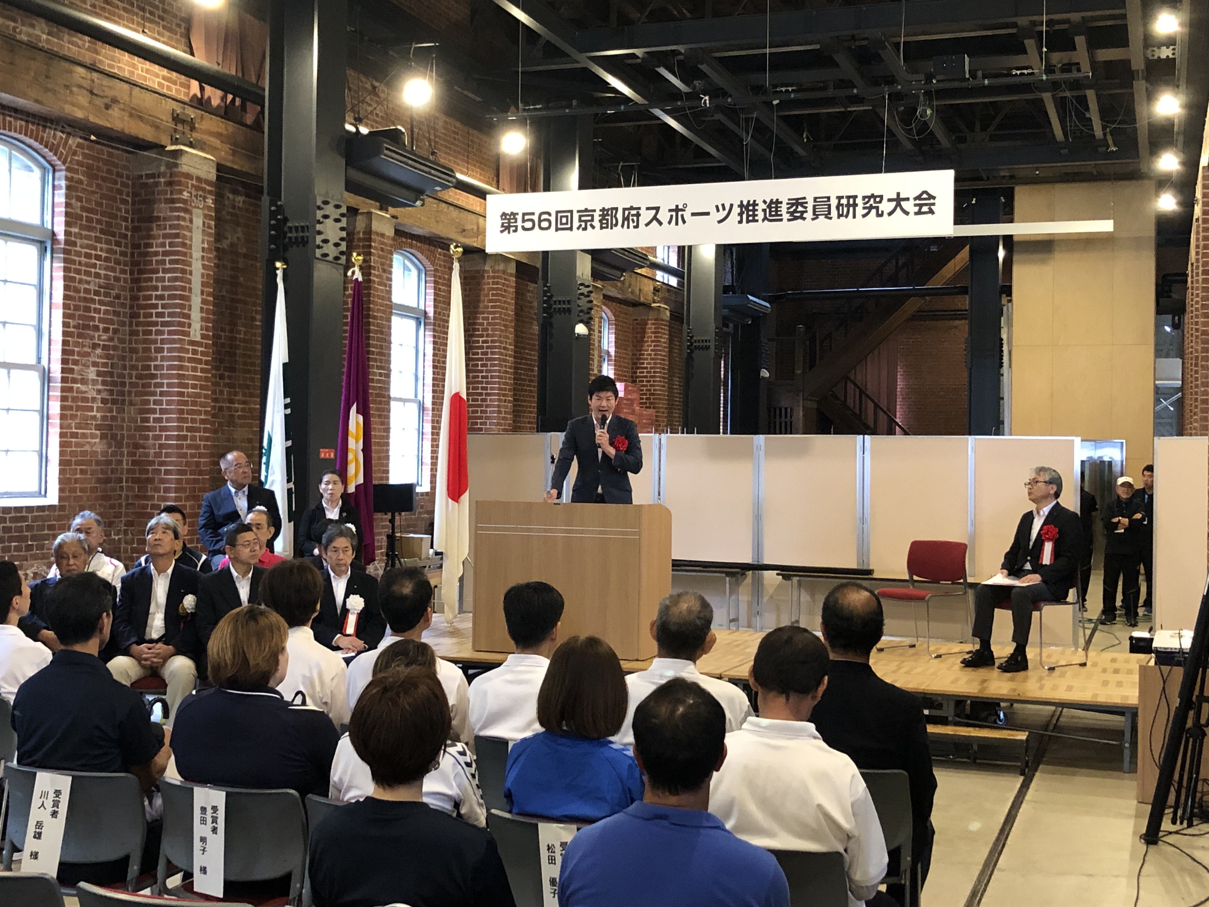 市長が挨拶をする様子