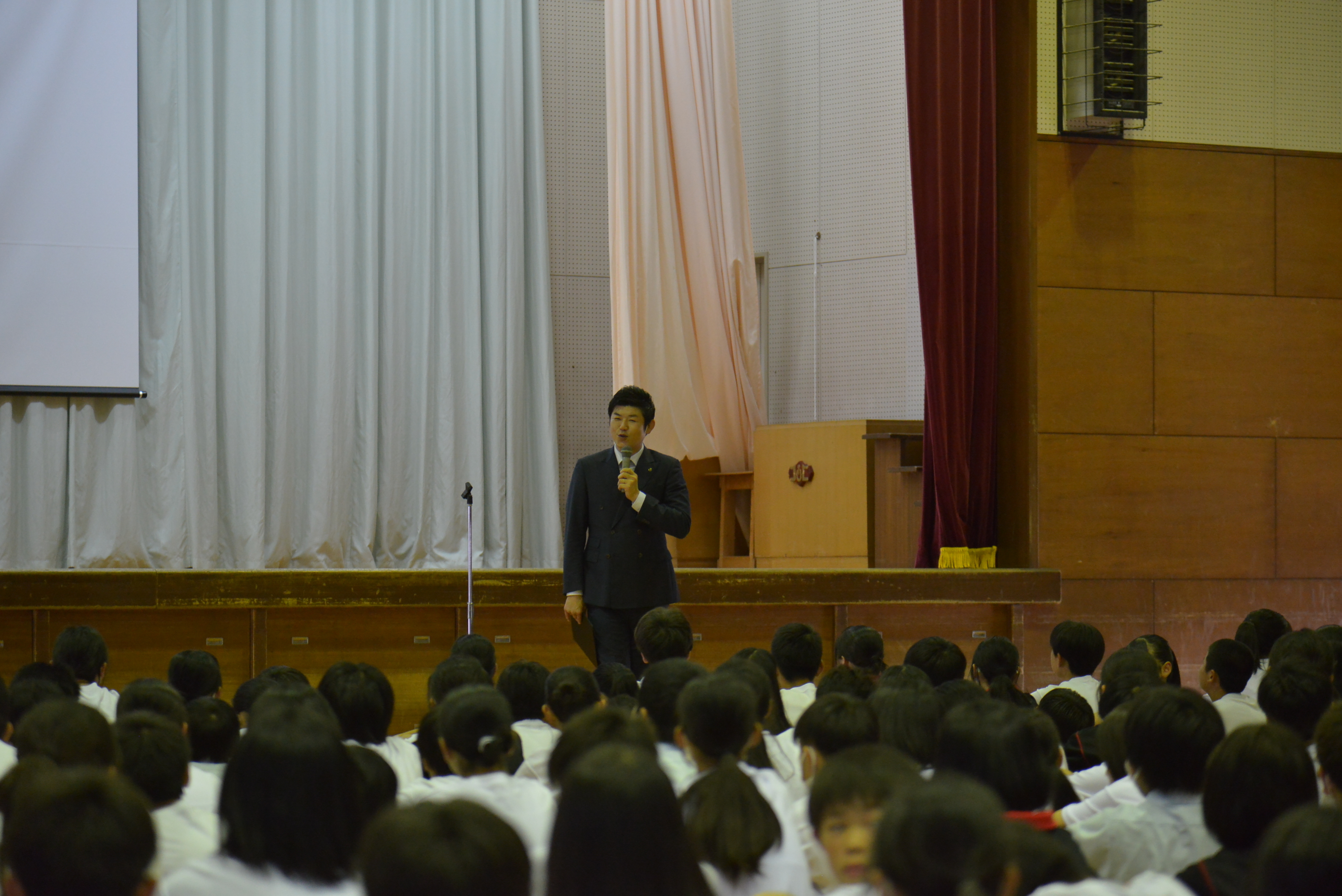 市長が講話をする様子