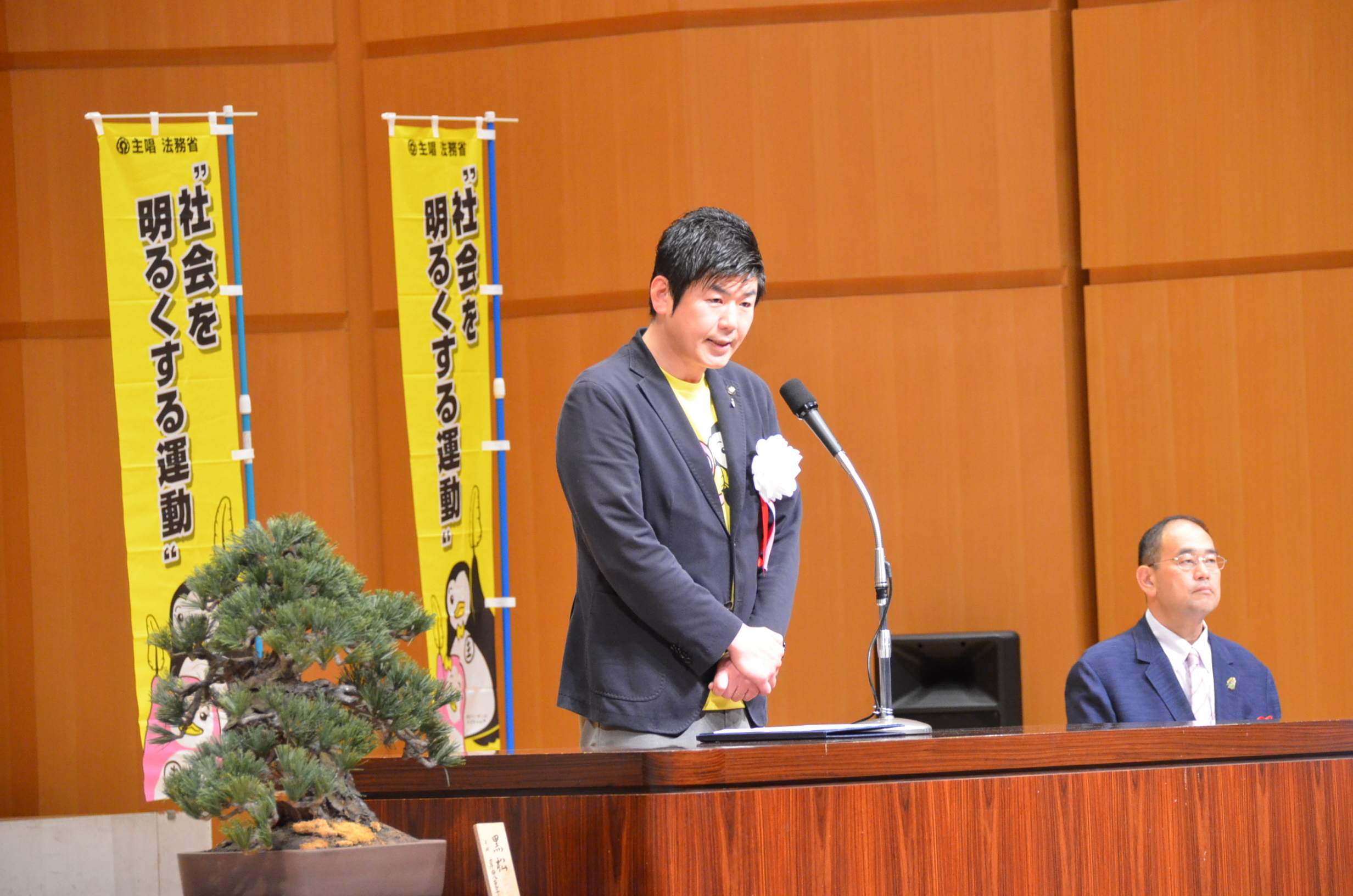 市長が祝辞を話す様子