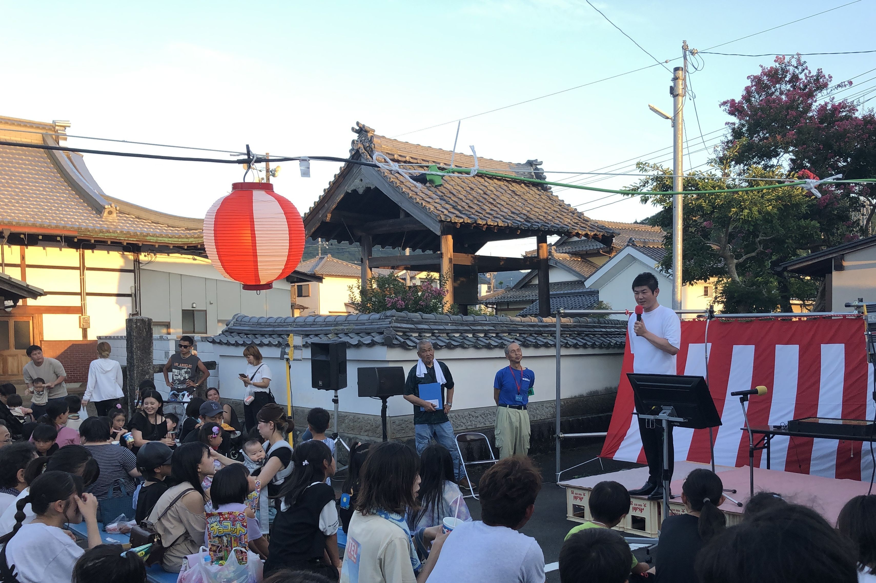 お祭りで市長が話すの様子
