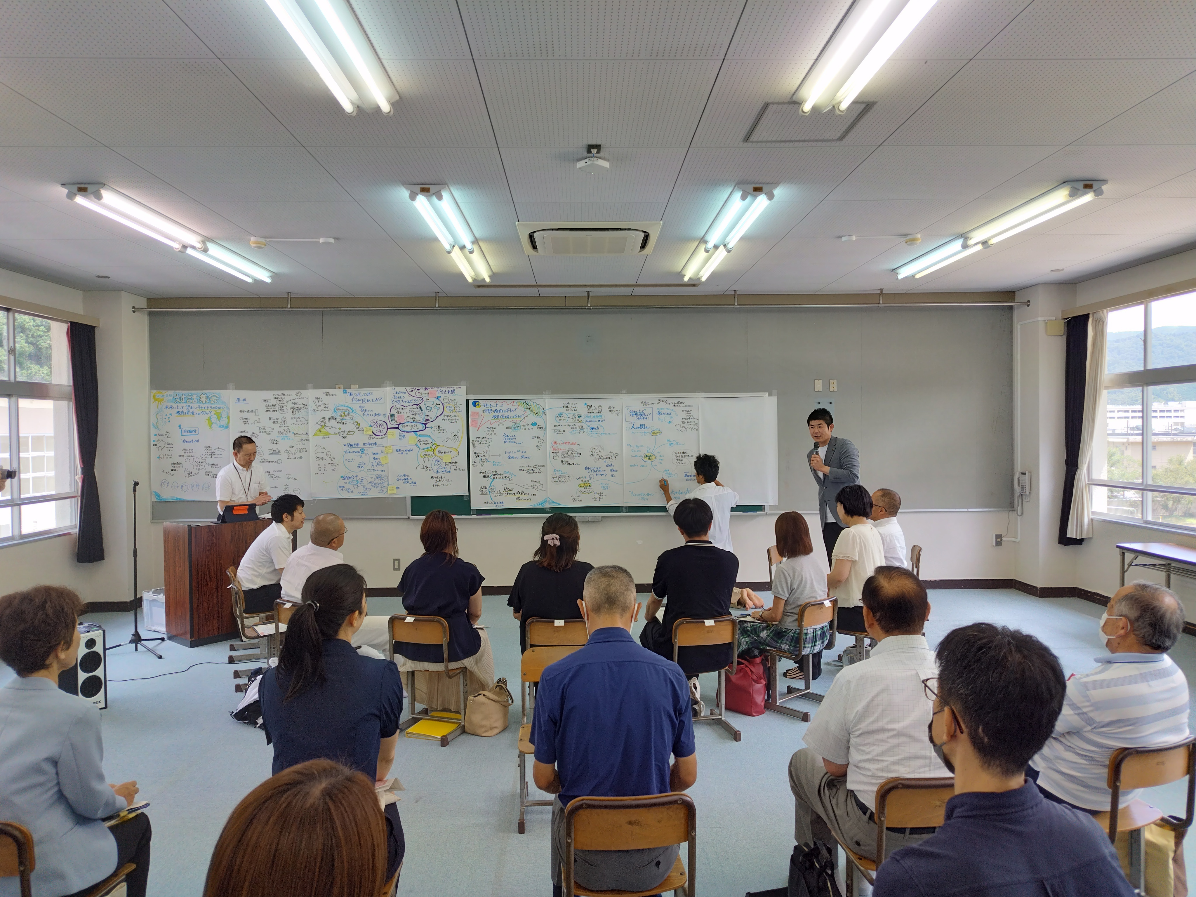 市民と市長が対話する様子
