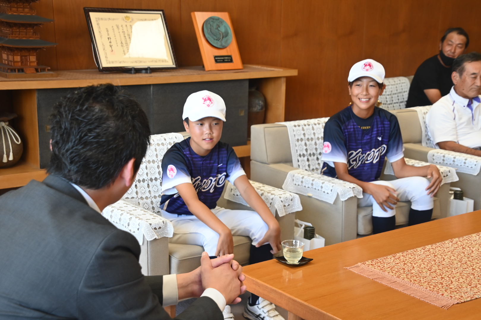 市長へ準優勝報告する様子