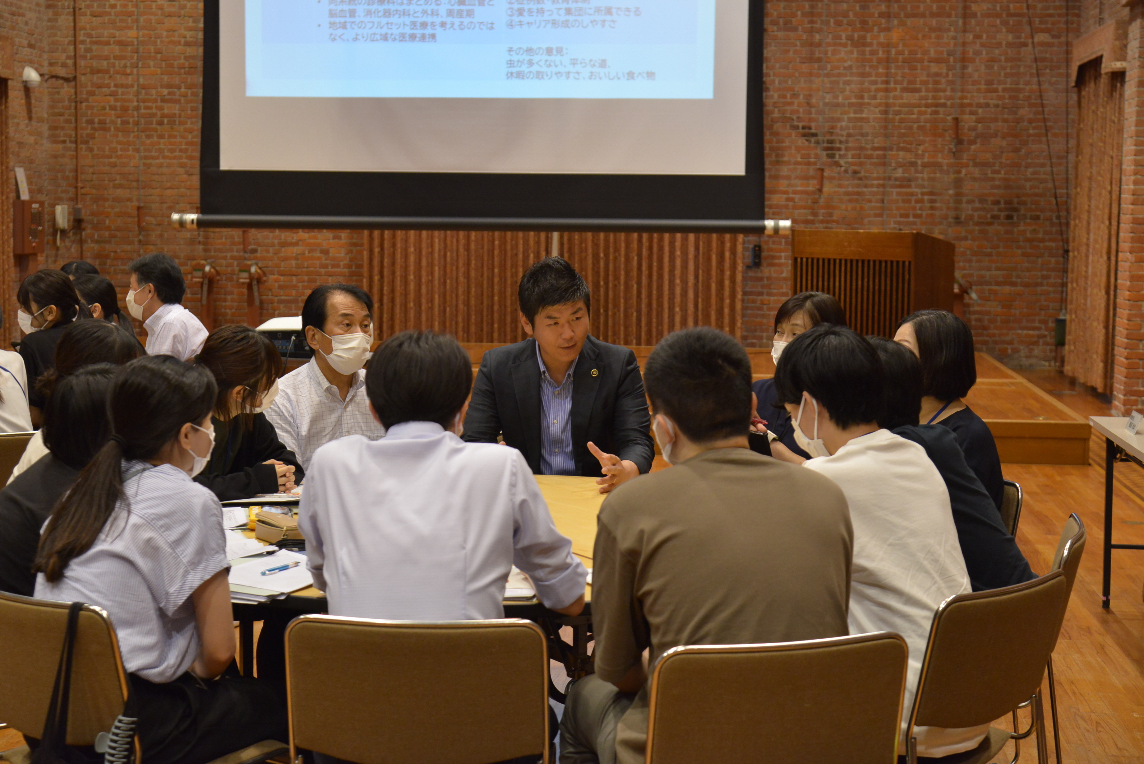 市長と学生が意見交換様子
