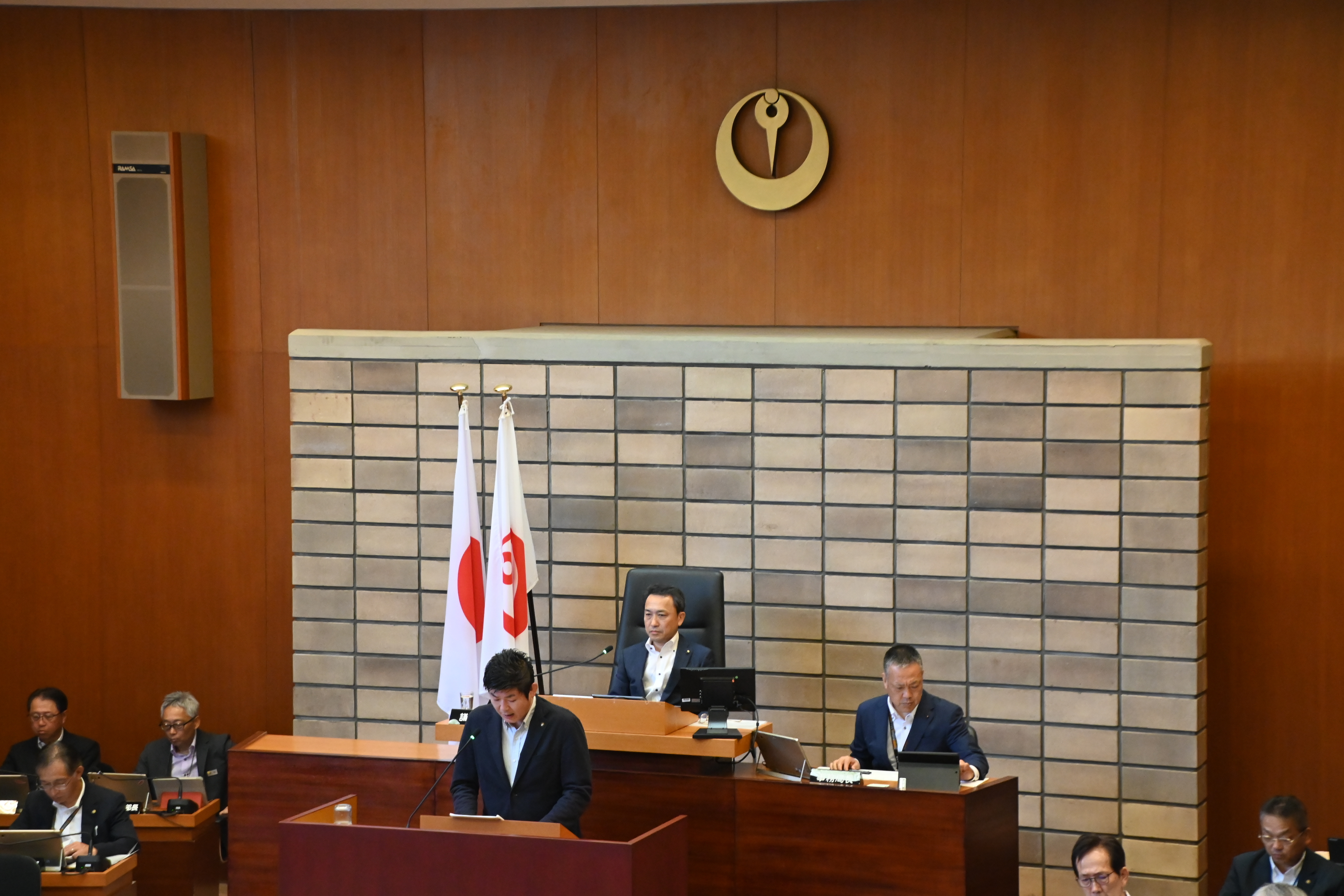 本会議で市長が提案説明する様子