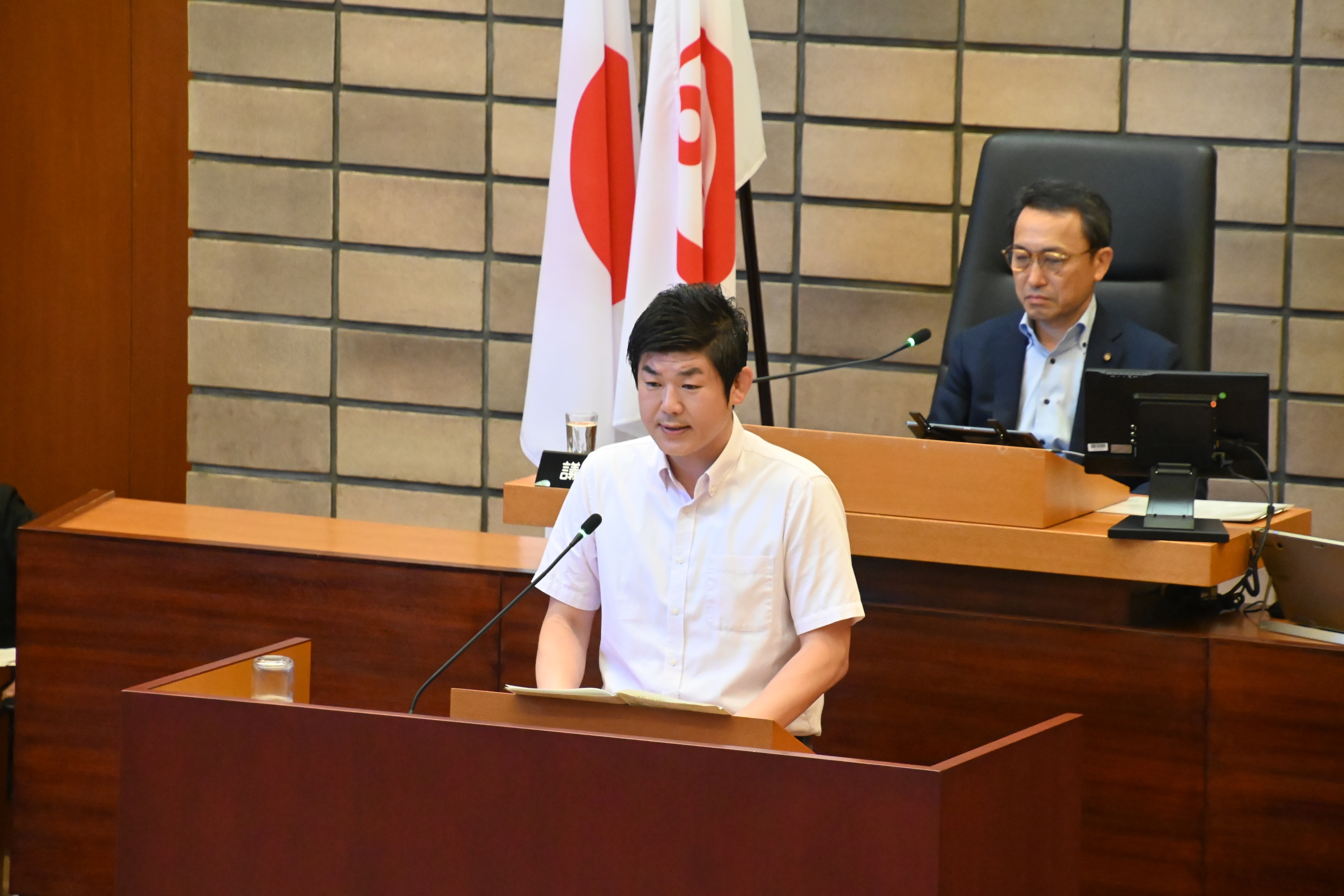 市長が答弁する様子