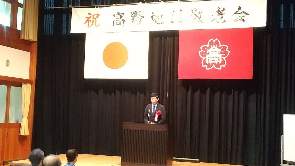 市長が祝辞をする様子